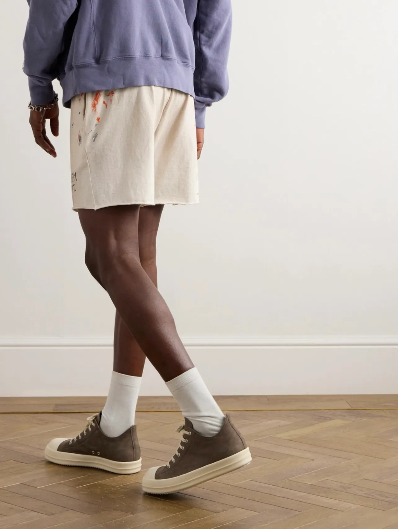 Heavy craftsmanship, the first choice for American boys in summer GALLERY DEPT. INSOMNIA SHORTS/WHITE English mud-dyed and ink-splashed shorts, off-white S-XL, super comfortable and breathable fabric, frees the lower body, heavy wash, mud-dyed and distressed, super complex ink-splashed graffiti